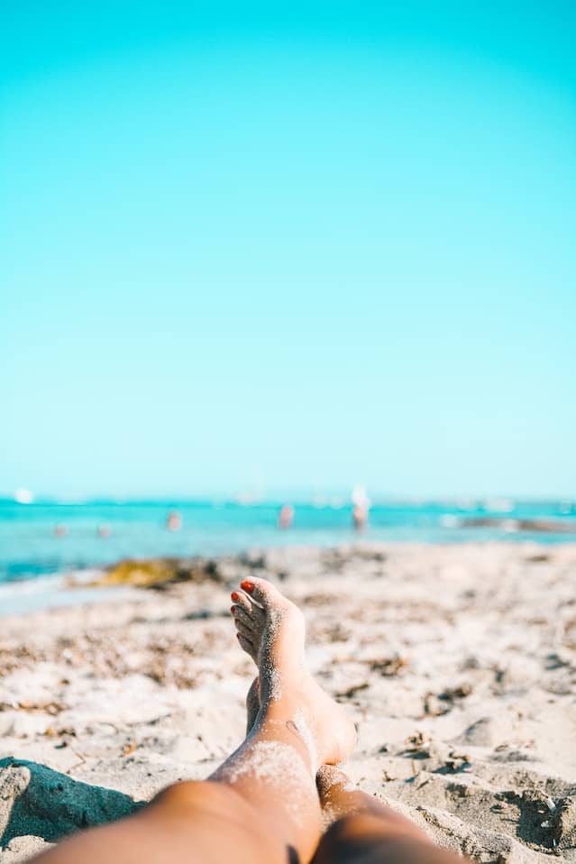 beach barefeet